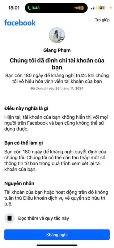 Thông báo khi đăng nhập lại vào Facebook bị vô hiệu hóa do vi phạm bản quyền thương hiệu.